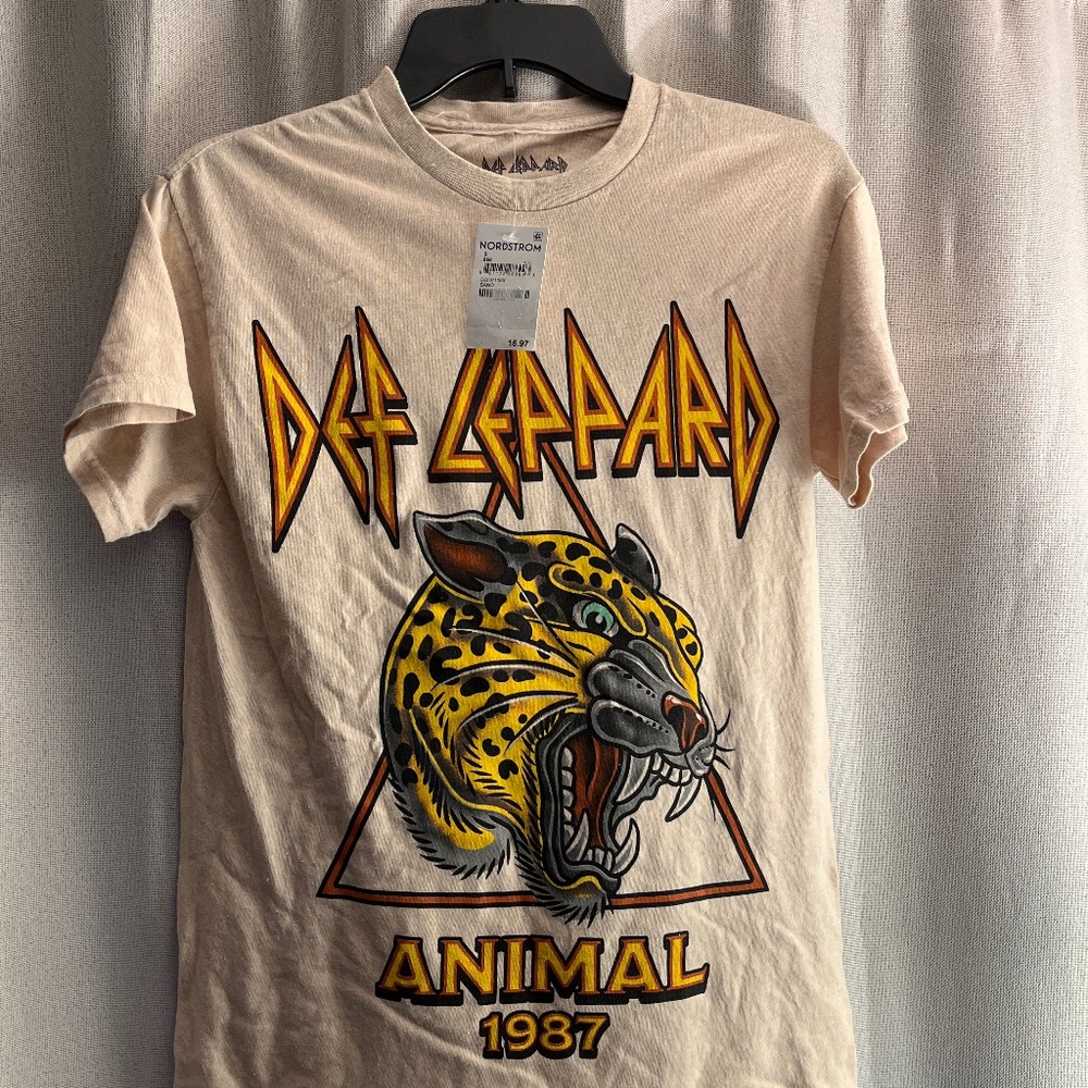 Def Leppard women’s tee size small - Picture 2 of 2